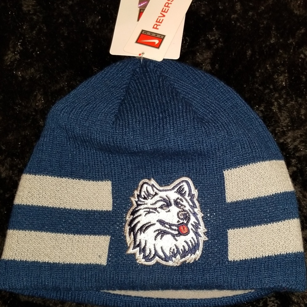 Conneticut Huskies hat